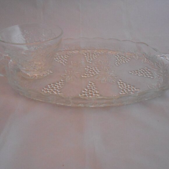 Vintage Anchor Hocking 8 Piece Snack Set, Grapes/Vines, Serva-Snack, W/Box - Picture 6 of 10